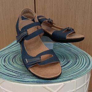 Trotters  Royal Blue SZ 8.5N Sandals